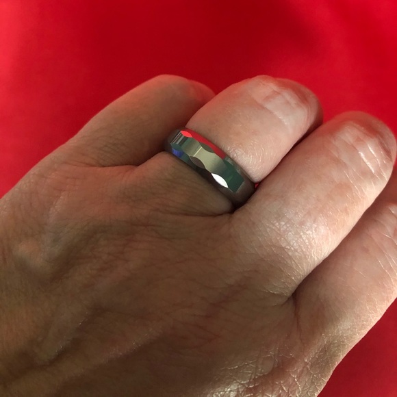 Tungsten 9mm Size 7 Beveled Edges Facet Pattern - Picture 4 of 4